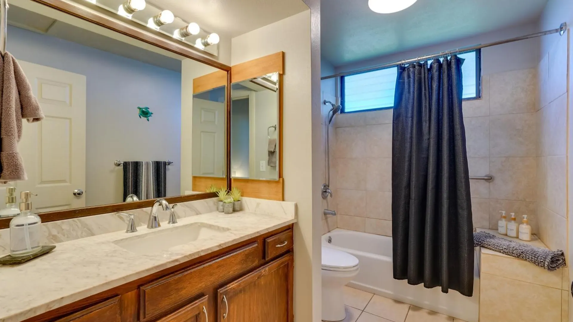 Top-Floor Kailua Bay Resort Condo With Ocean Views! 0*, Kailua-Kona United States