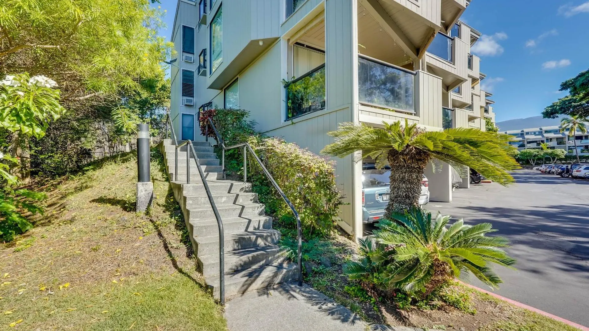 Top-Floor Kailua Bay Resort Condo With Ocean Views!